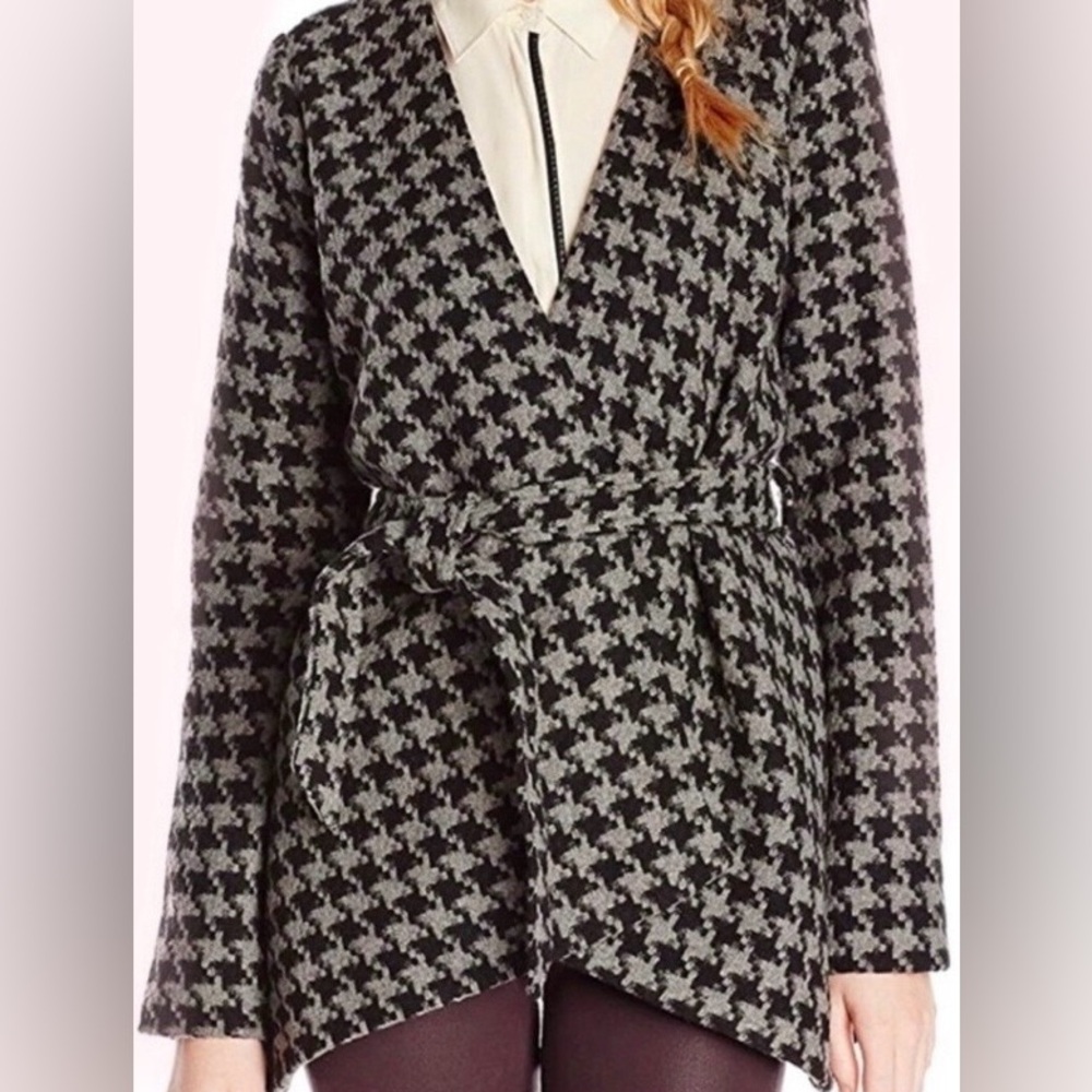 Jack by BB Dakota Houndstooth Belted Jacket Coat in Black & Gray